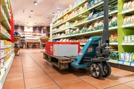 Supermarket pod bytovými prostory - Alnatura | Frankfurt (REGUPOL sound 47)